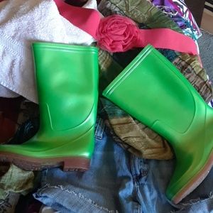 Vtg green rain boots. :)